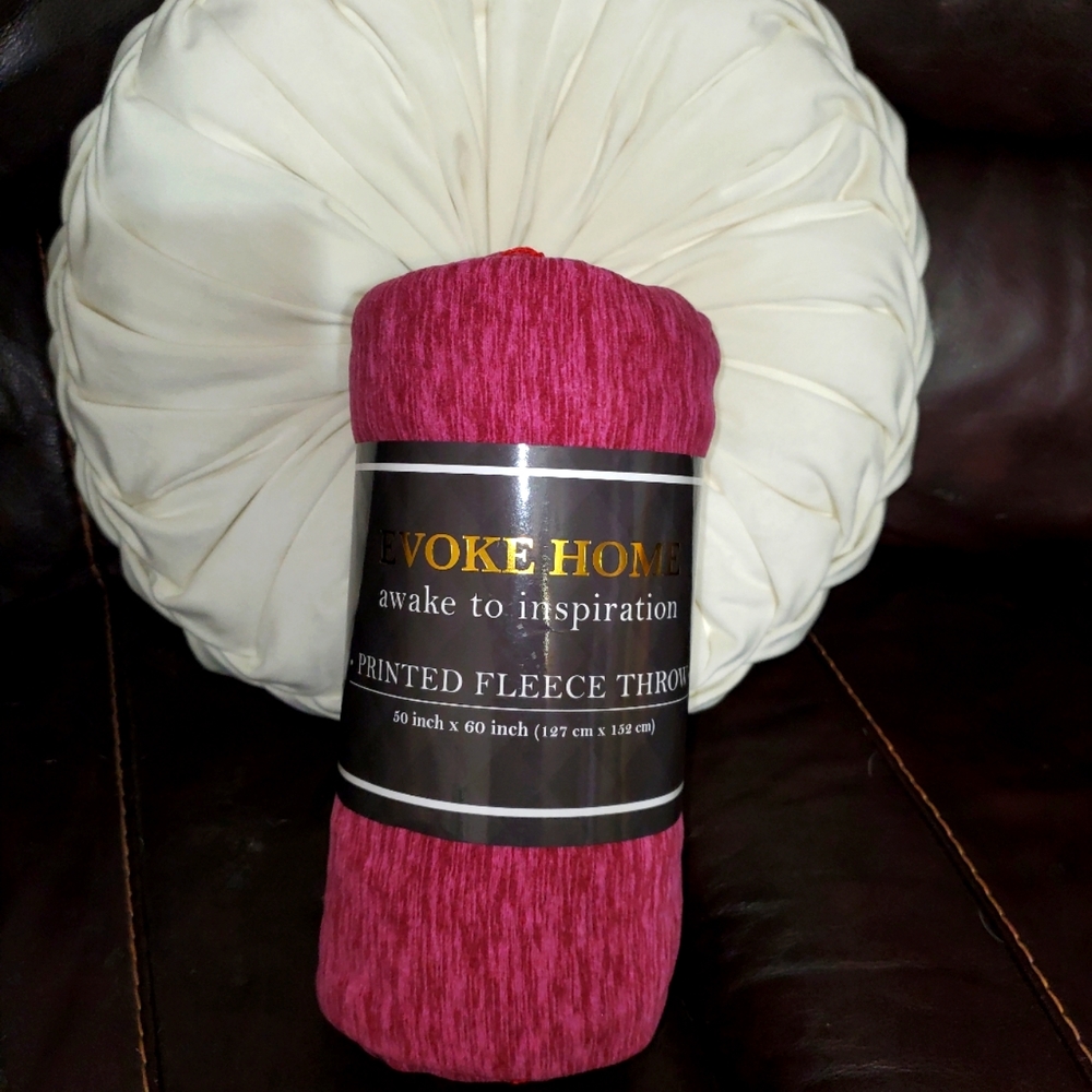❌❌DONATED❌❌ Lightweight FUCHSIA FLEECE THROW 🎁 Gift Idea